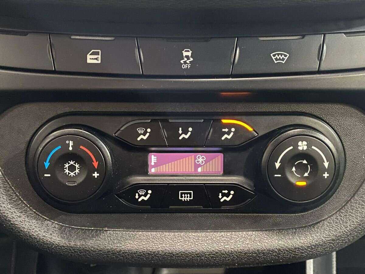 Купить Lada (ВАЗ) Vesta SW, 2018, 65 852 км, фото №15