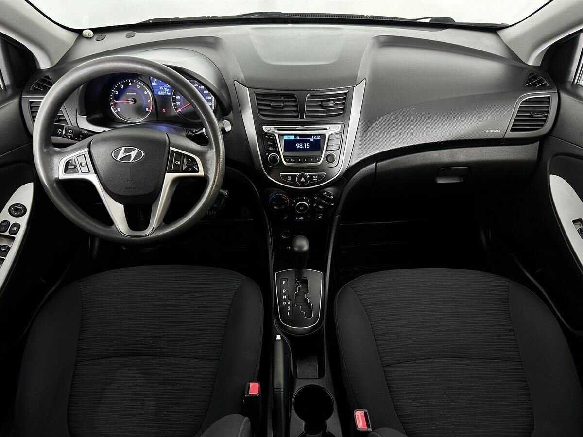 Купить Hyundai Solaris, 2015, 169 939 км, фото №9