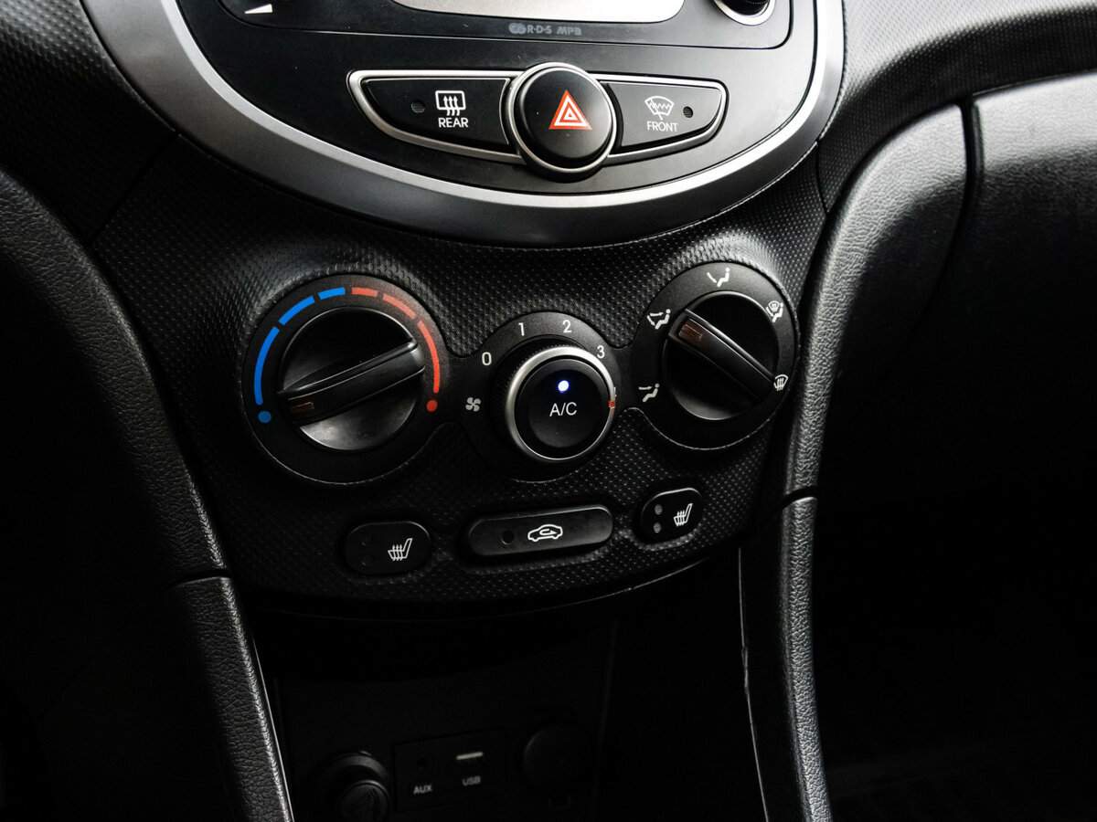 Купить Hyundai Solaris, 2016, 112 982 км, фото №11